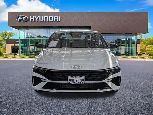 Used 2025 Hyundai Elantra SEL FWD image 2