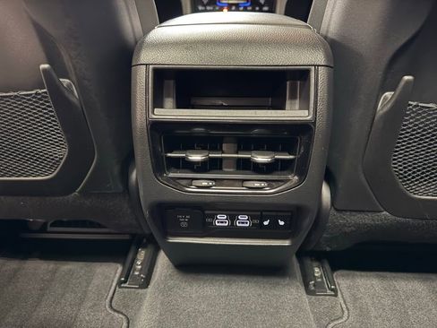 Used 2024 Jeep Grand Cherokee Limited w/ Luxury Tech Group II image 20