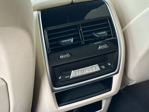 Used 2022 BMW X5 sDrive40i w/ Climate Comfort Package image 11