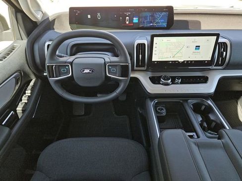 New 2025 Ford Expedition Active image 4