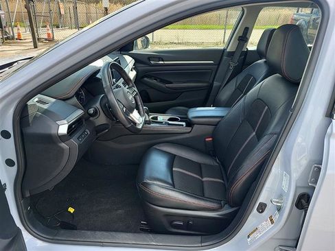 Used 2024 Nissan Altima 2.5 SR FWD image 5