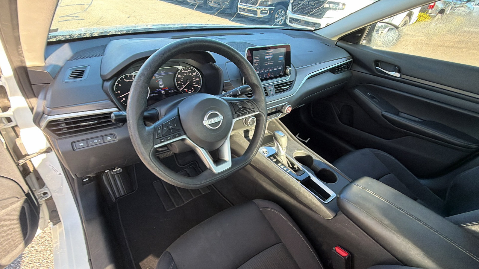 Used 2025 Nissan Altima 2.5 SV FWD image 24