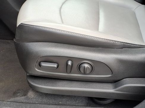 Used 2020 Chevrolet Equinox Premier FWD image 26