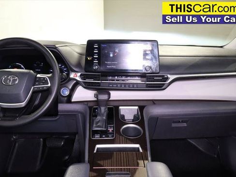 Used 2021 Toyota Sienna LE FWD image 25