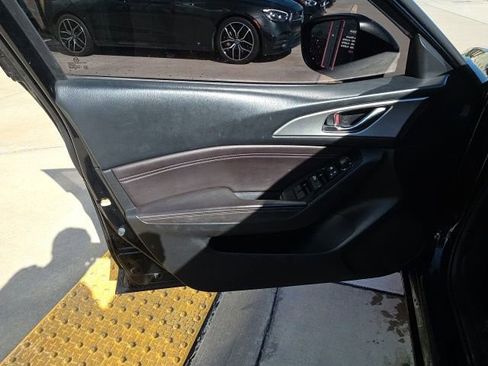 Used 2018 MAZDA MAZDA3 Touring image 12