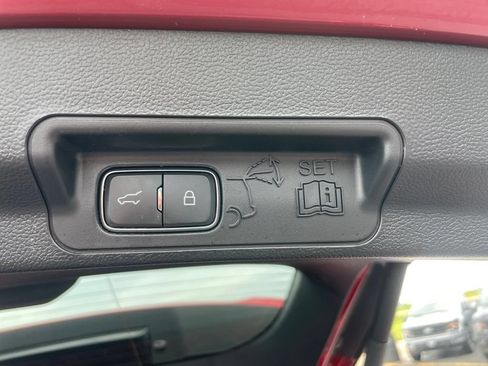 Used 2022 Ford Explorer XLT AWD/4WD image 34
