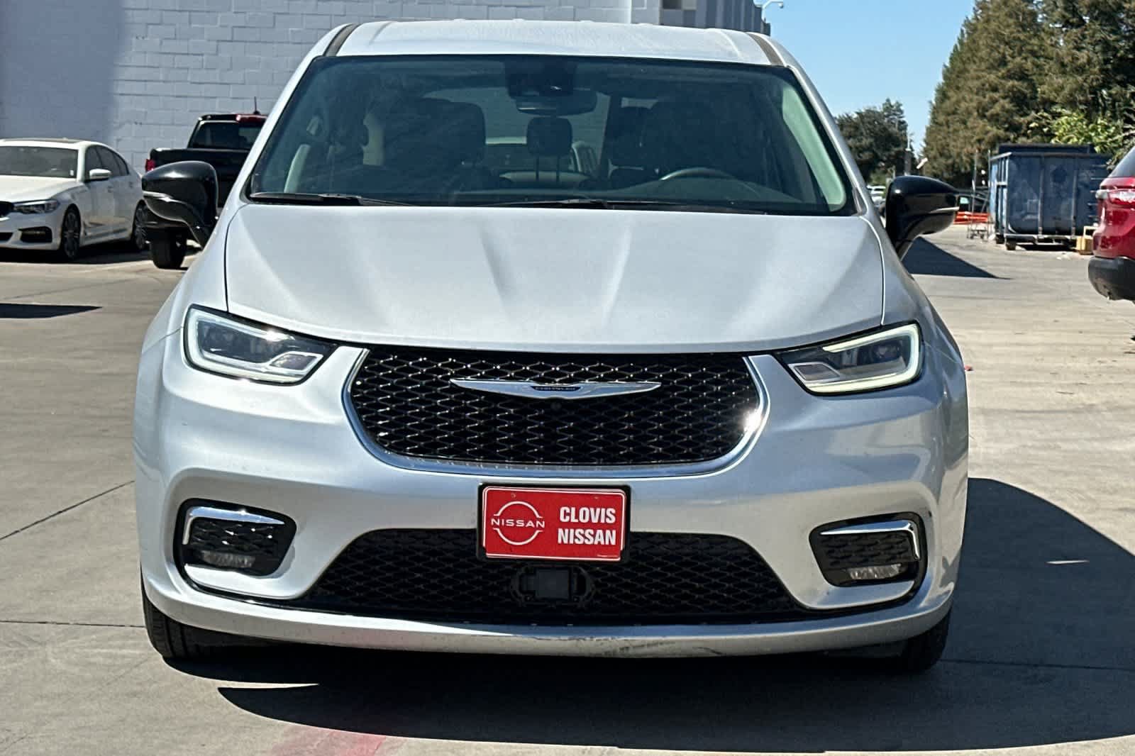 Used 2024 Chrysler Pacifica Limited FWD image 11