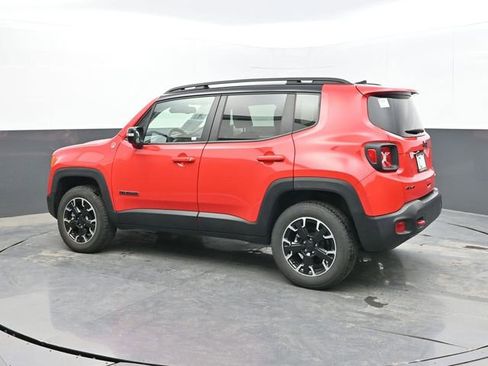 Used 2023 Jeep Renegade Trailhawk AWD/4WD image 3