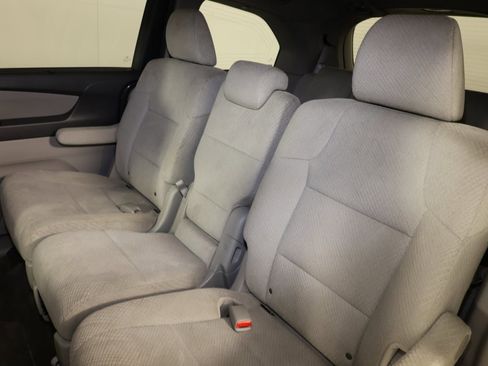 Used 2016 Honda Odyssey SE image 9