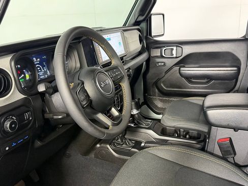 Used 2024 Jeep Wrangler Unlimited AWD/4WD image 14