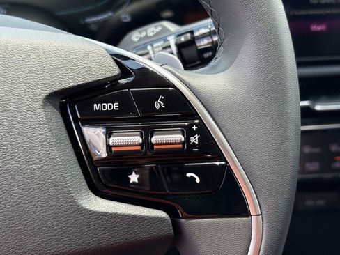 New 2026 Kia Niro EX FWD image 21