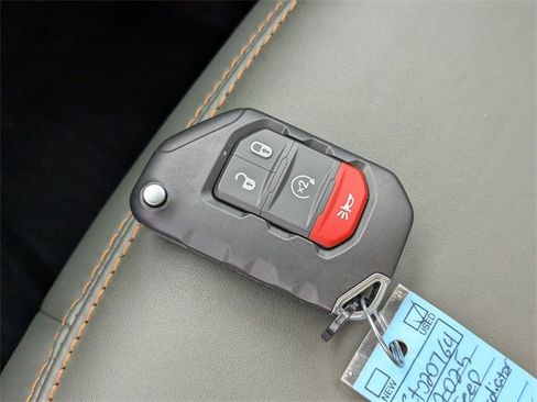 Used 2025 Jeep Gladiator Mojave w/ Safety Group image 30