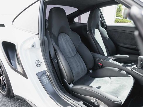 Used 2011 Porsche 911 GT2 RS RWD image 30