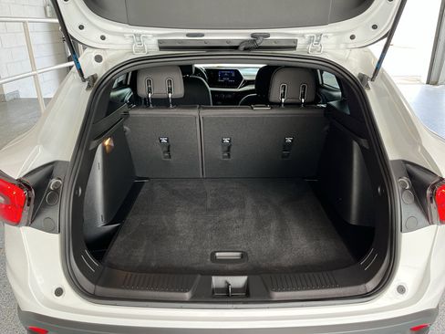 Used 2024 Chevrolet Trax RS w/ Sunroof Package image 8