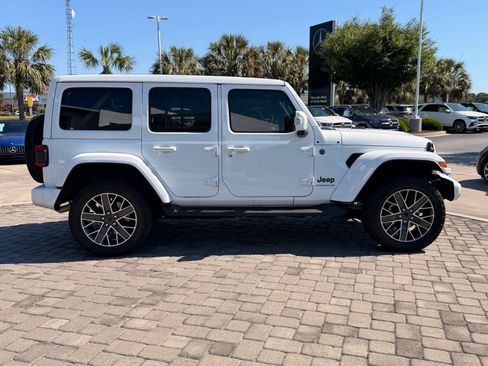 Used 2024 Jeep Wrangler High Altitude AWD/4WD image 8