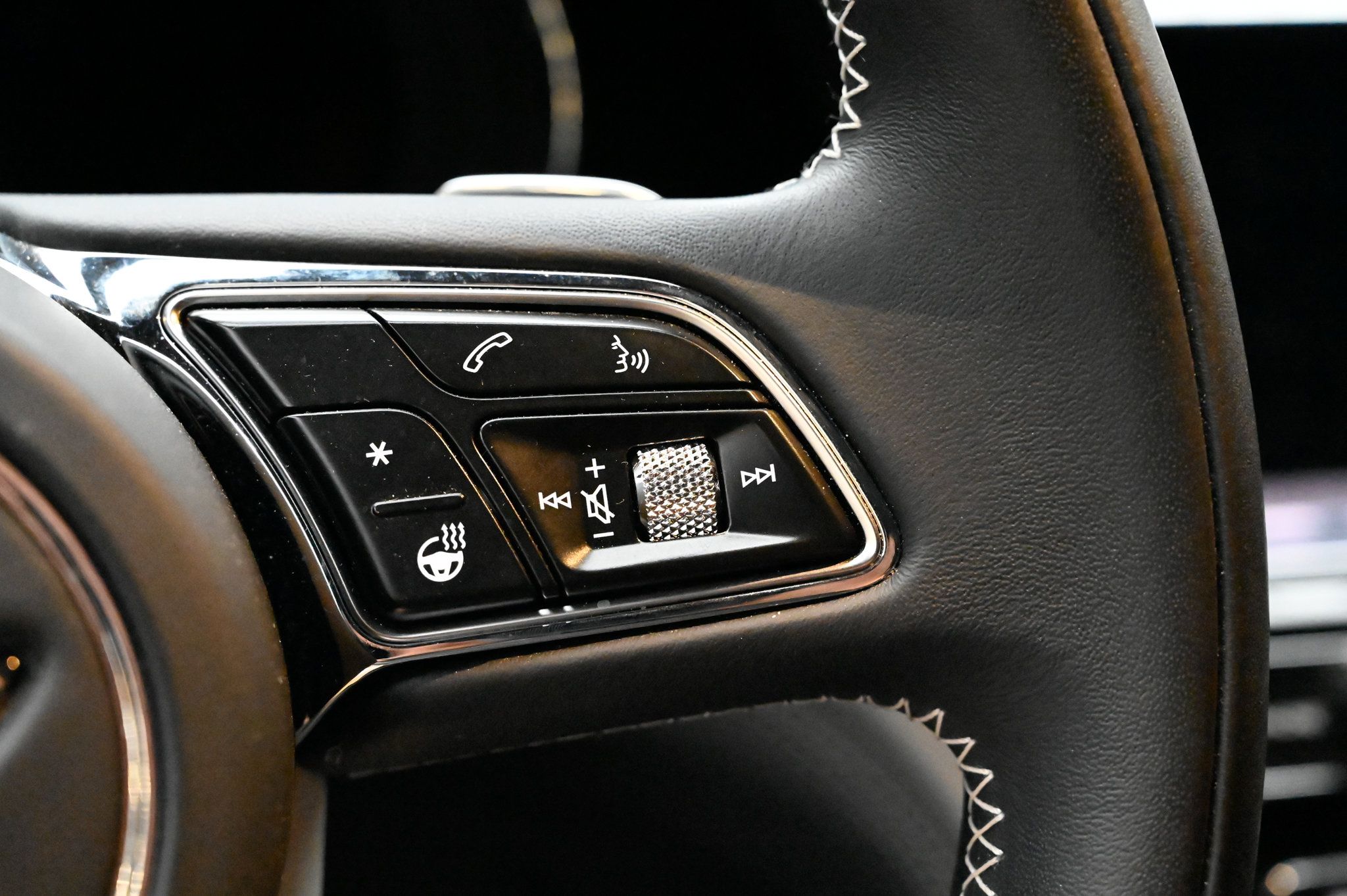 Used 2025 Bentley Bentayga AWD/4WD image 26
