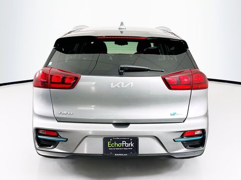Used 2022 Kia Niro EX image 7