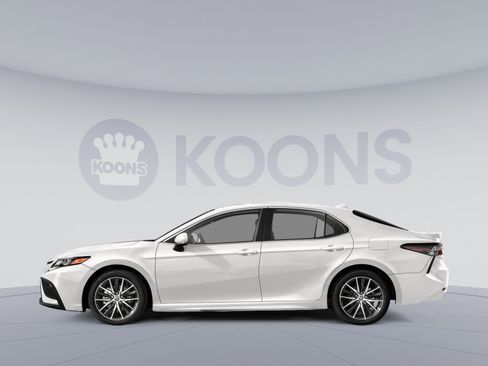 Used 2023 Toyota Camry SE image 4