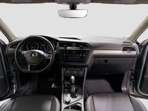 Used 2021 Volkswagen Tiguan SE w/ Panoramic Sunroof Package AWD/4WD image 3