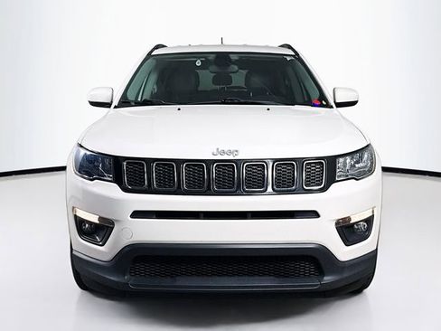 Used 2021 Jeep Compass Latitude FWD image 3