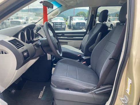 Used 2010 Dodge Grand Caravan SE w/ Climate Group FWD image 9