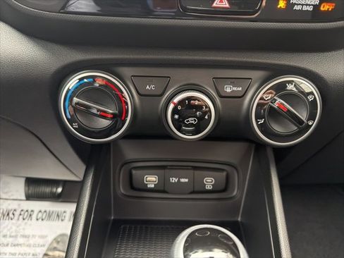 Certified 2025 Hyundai Venue SE image 24