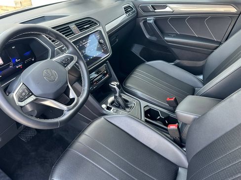 Used 2023 Volkswagen Tiguan SE FWD image 10