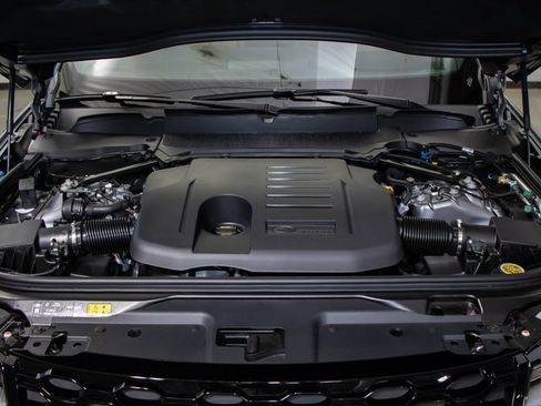 Certified 2025 Land Rover Discovery Dynamic SE image 5