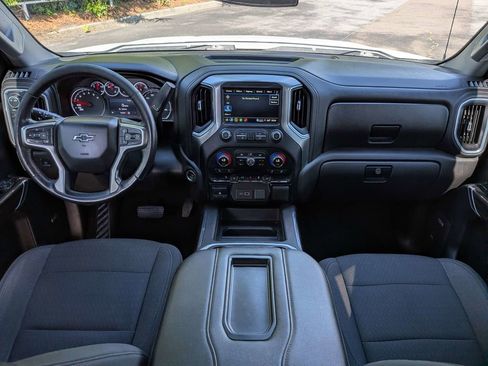 Used 2021 Chevrolet Silverado 1500 LT Trail Boss w/ Convenience Package II AWD/4WD image 2