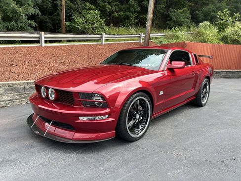 Used 2007 Ford Mustang GT RWD image 2