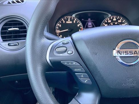 Used 2020 Nissan Pathfinder S FWD image 23