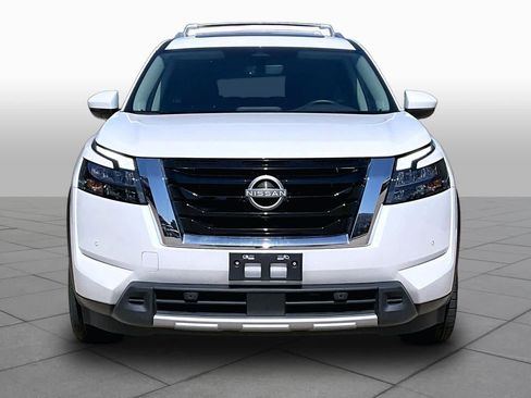 Certified 2025 Nissan Pathfinder SL w/ SL Premium Package AWD/4WD image 3