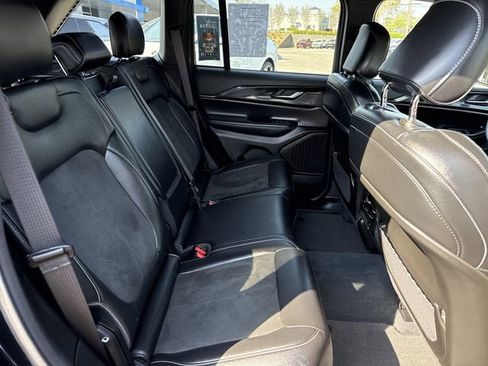 Used 2023 Jeep Grand Cherokee Altitude image 28