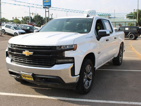 Used 2021 Chevrolet Silverado 1500 LT w/ Convenience Package II image 4