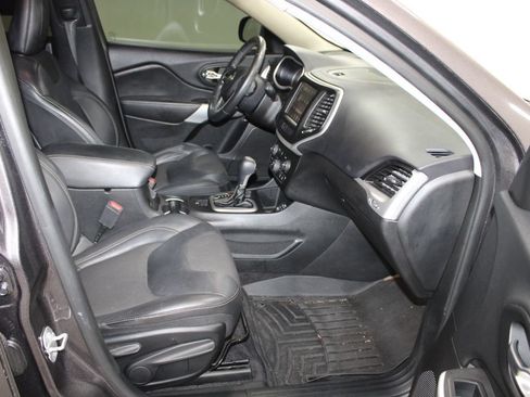 Used 2018 Jeep Cherokee Latitude Plus FWD image 26