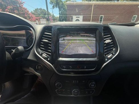 Used 2021 Jeep Cherokee Limited AWD/4WD image 12