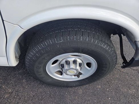 Used 2012 Chevrolet Express 3500 RWD image 9