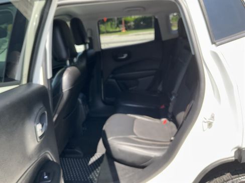 Used 2018 Jeep Compass Latitude w/ Cold Weather Group AWD/4WD image 12