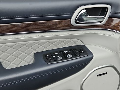 Used 2020 Jeep Grand Cherokee Summit image 10