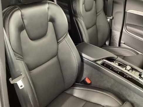 Certified 2024 Volvo XC90 B6 Ultimate w/ Protection Package Premier image 21