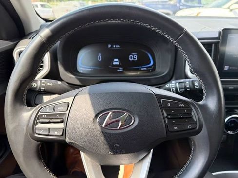 Used 2025 Hyundai Venue SEL FWD image 36