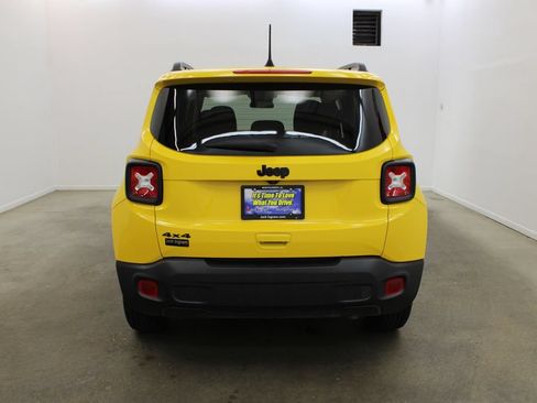 Used 2023 Jeep Renegade Latitude AWD/4WD image 4