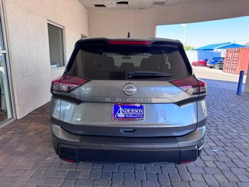 Used 2024 Nissan Rogue S FWD image 3