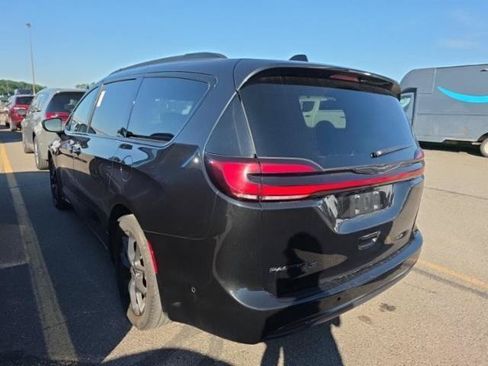 Used 2023 Chrysler Pacifica Touring-L w/ S Appearance Package FWD image 10