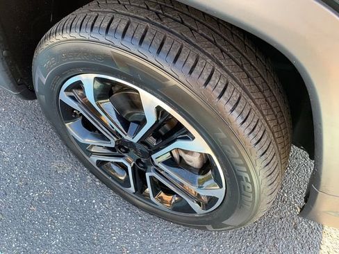 Used 2022 Jeep Compass Limited image 10