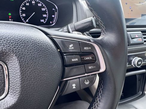 Used 2018 Honda Accord Touring image 17