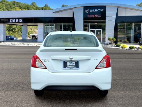Used 2019 Nissan Versa SV FWD image 5