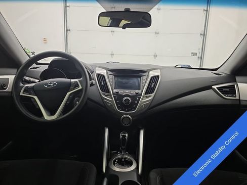 Used 2016 Hyundai Veloster FWD image 13