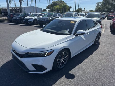 Used 2023 Honda Civic Touring image 3