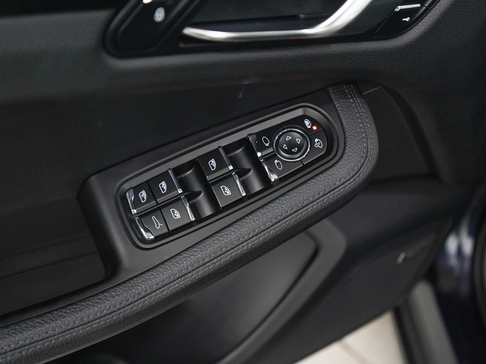 Used 2018 Porsche Macan AWD/4WD image 20